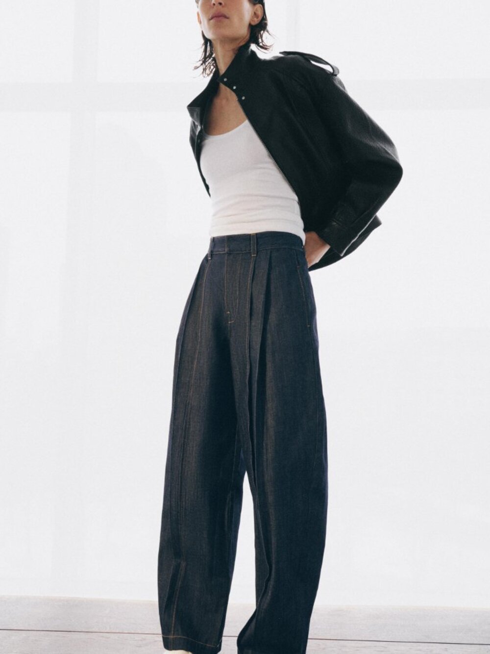 Zara Women Dark Indigo Relaxed Wide-Leg Barrel Jean Size 12 EUC